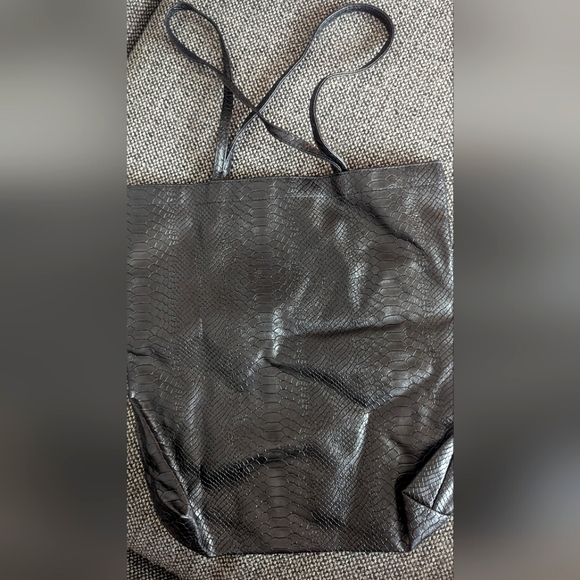 Brand New - Black Croc Embossed Light-weight Shoulder Tote - Picture 1 of 3